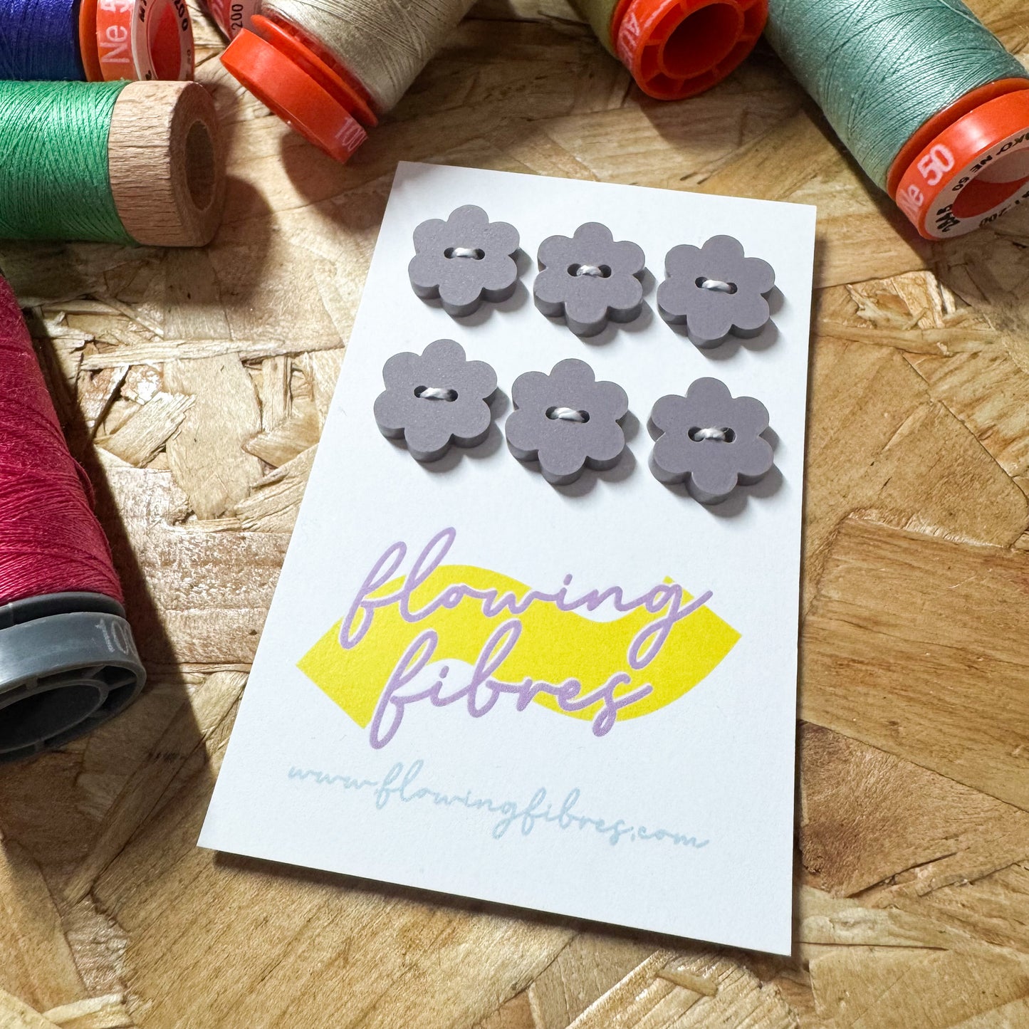 Lavender Purple Daisy Buttons - 15mm