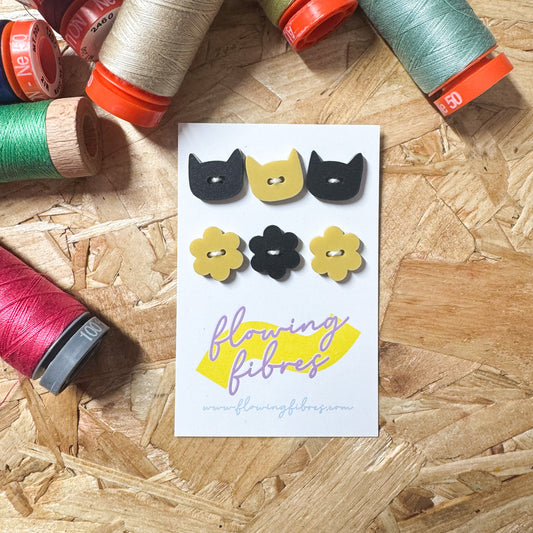 Black and Mustard Cat and Daisy Button Mix 15mm