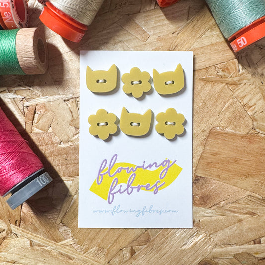 Mustard Cat and Daisy Buttons - 15mm